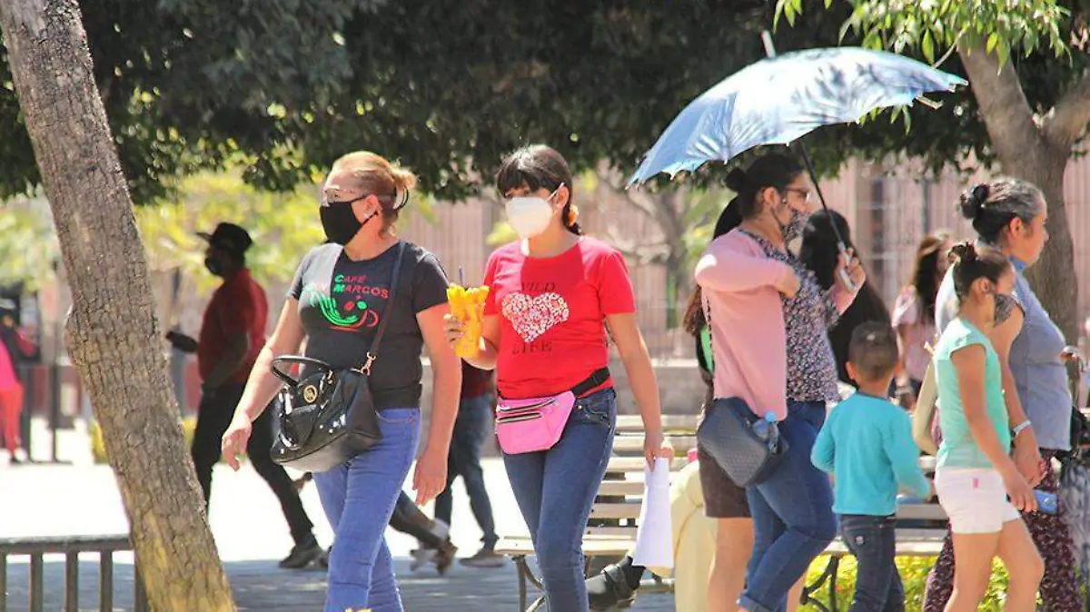 gente caminando